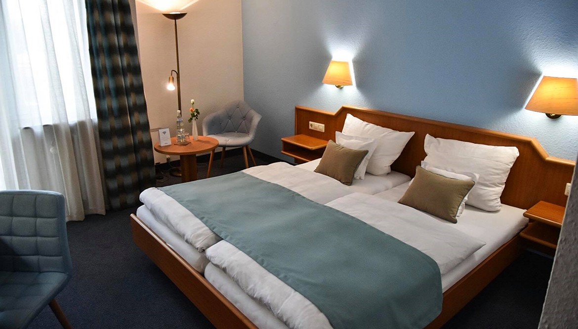 https://www.hotelmartinsklause.de/images/Room/double-room-n3.jpg
