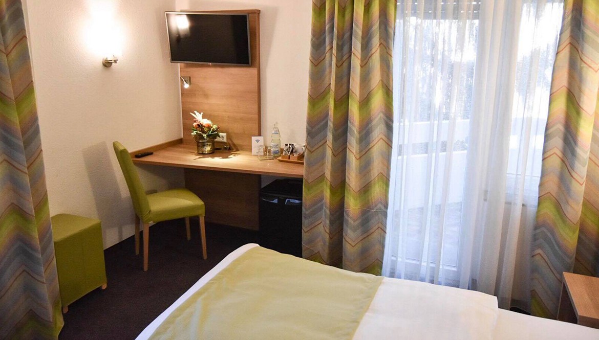 https://www.hotelmartinsklause.de/images/Room/double-room-n8.jpg