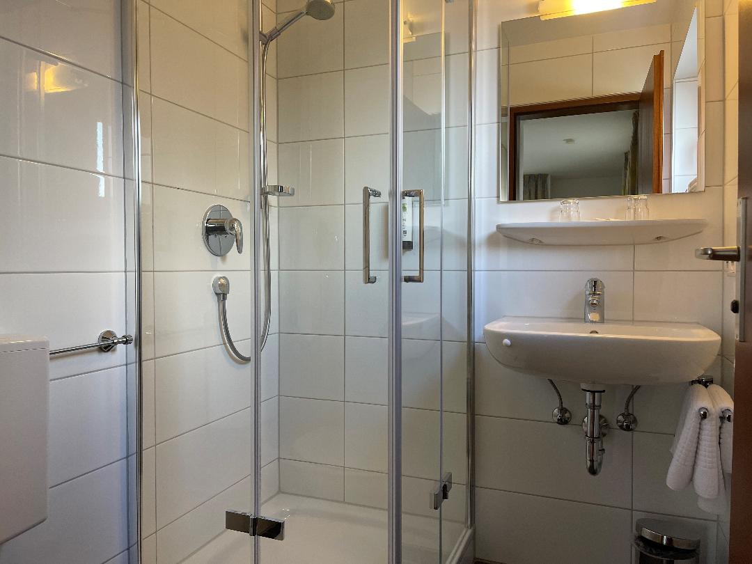 https://www.hotelmartinsklause.de/images/Room/double-superior-bath.jpeg