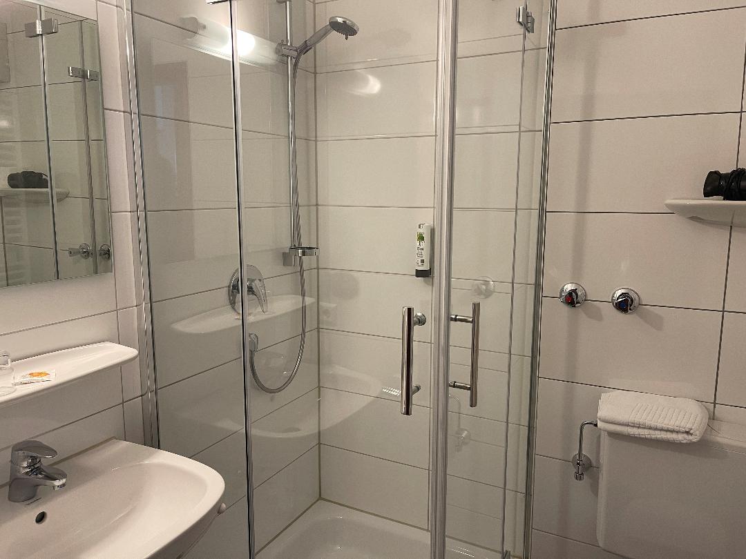 https://www.hotelmartinsklause.de/images/Room/single-standard-bath.jpeg