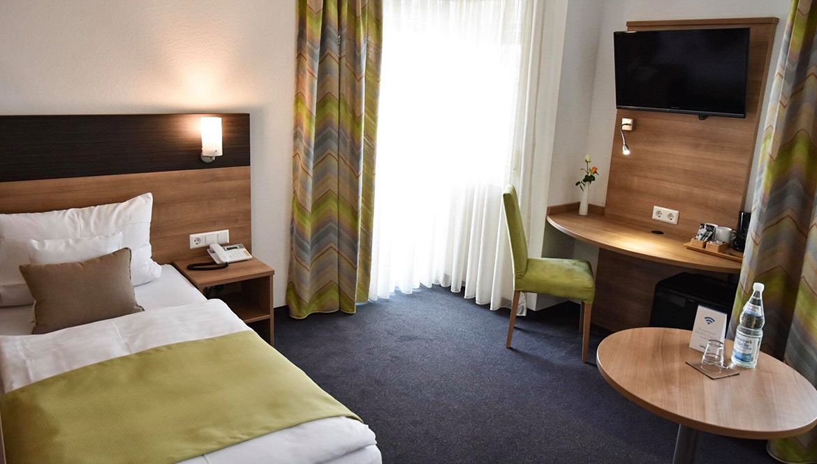 https://www.hotelmartinsklause.de/images/Room/single-v9.jpg